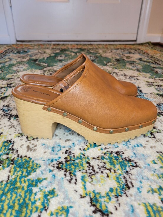 Time and Tru Shoes - NWOT Time And Tru Brown Memory Foam Studded Faux Leather Wood Heeled‎ Clogs 10